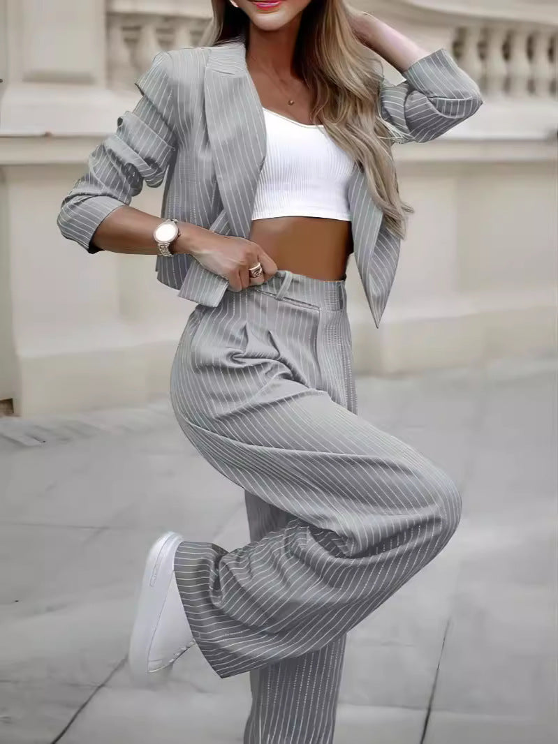 Set Primăvară Dungi: Top Cropped cu Rever și Pantaloni Drepți -
