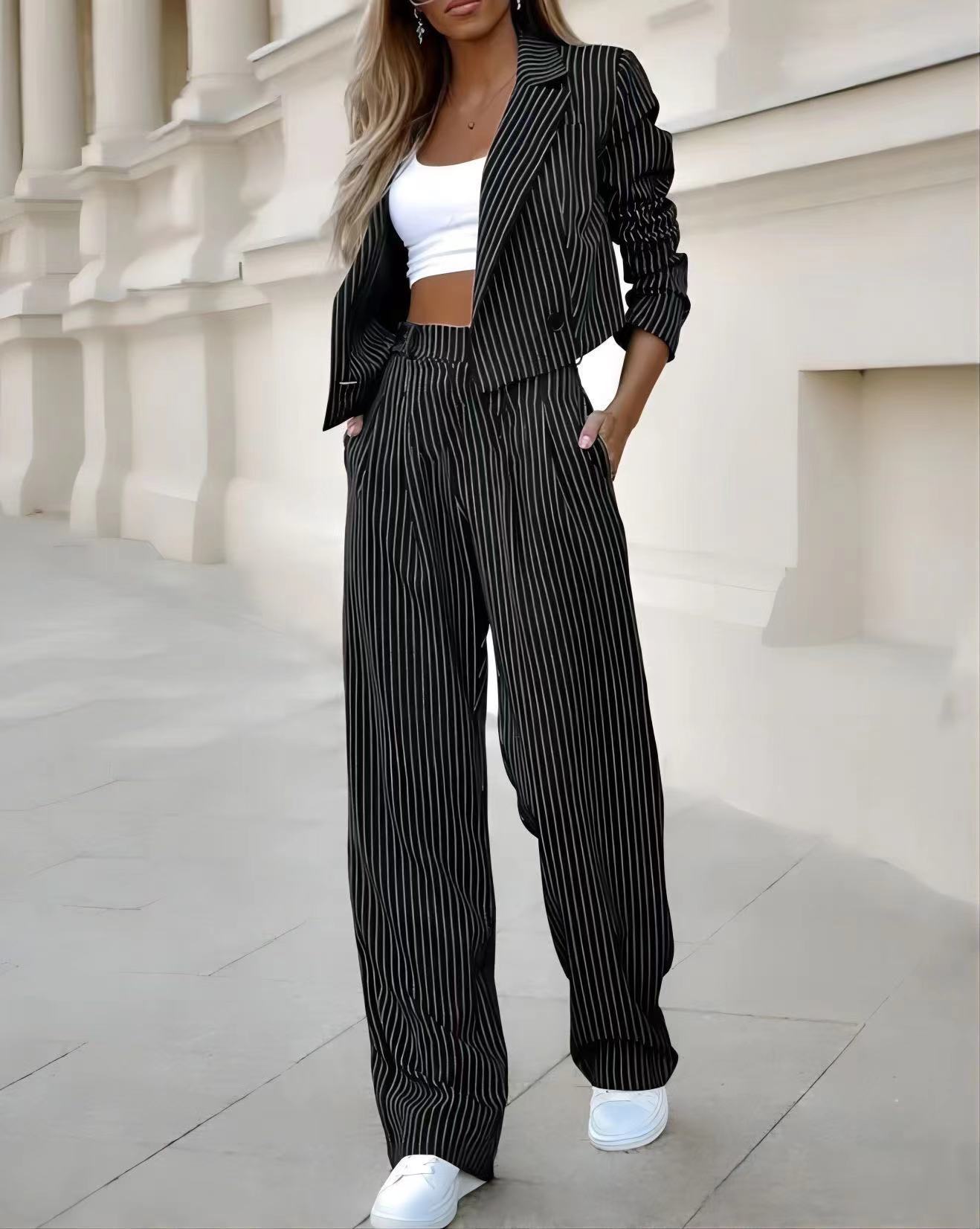 Set Primăvară Dungi: Top Cropped cu Rever și Pantaloni Drepți -