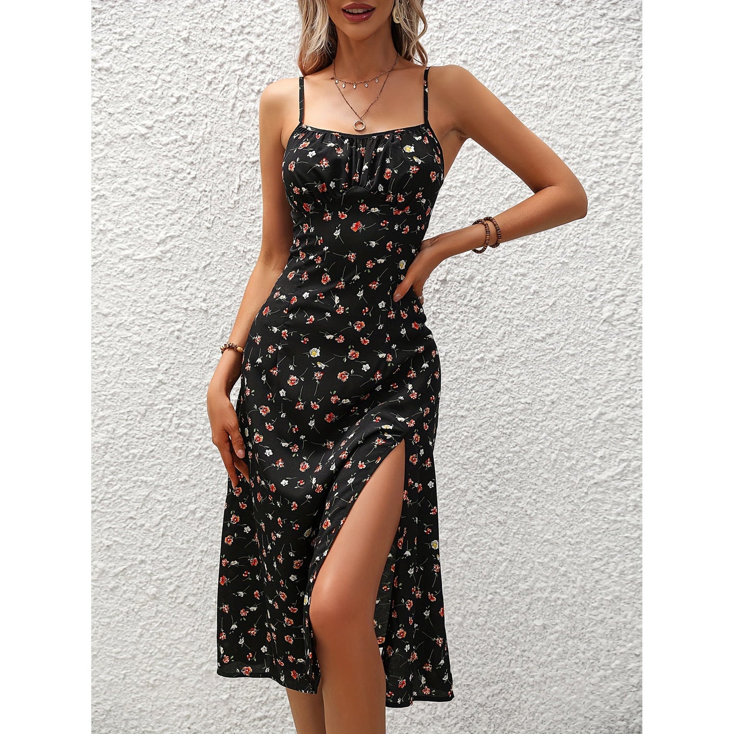 Rochie de Vară cu Suspender și Polka Dot - Material Ușor, Fentă Laterală -