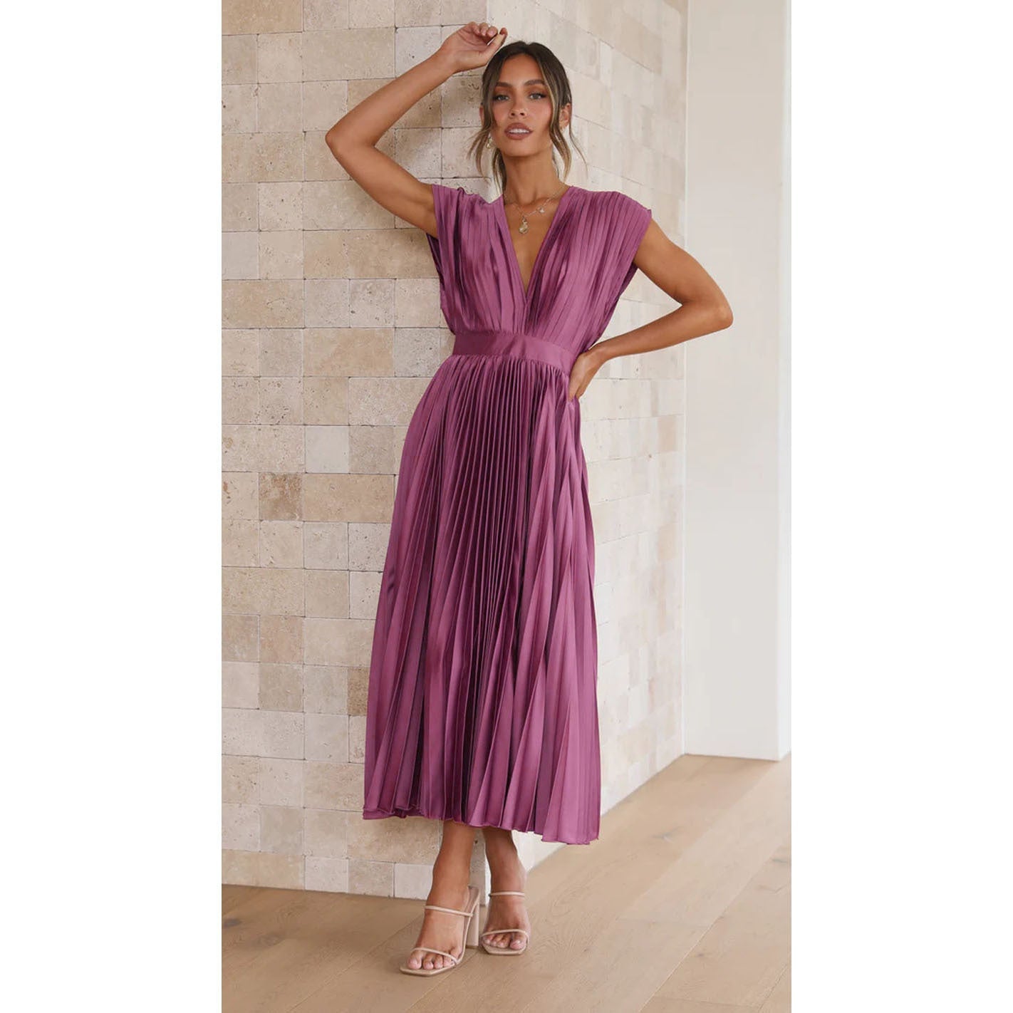 Rochie Vara Pliuri Fluide: Fermoar Decorativ & Silueta Lejeră 2025 -