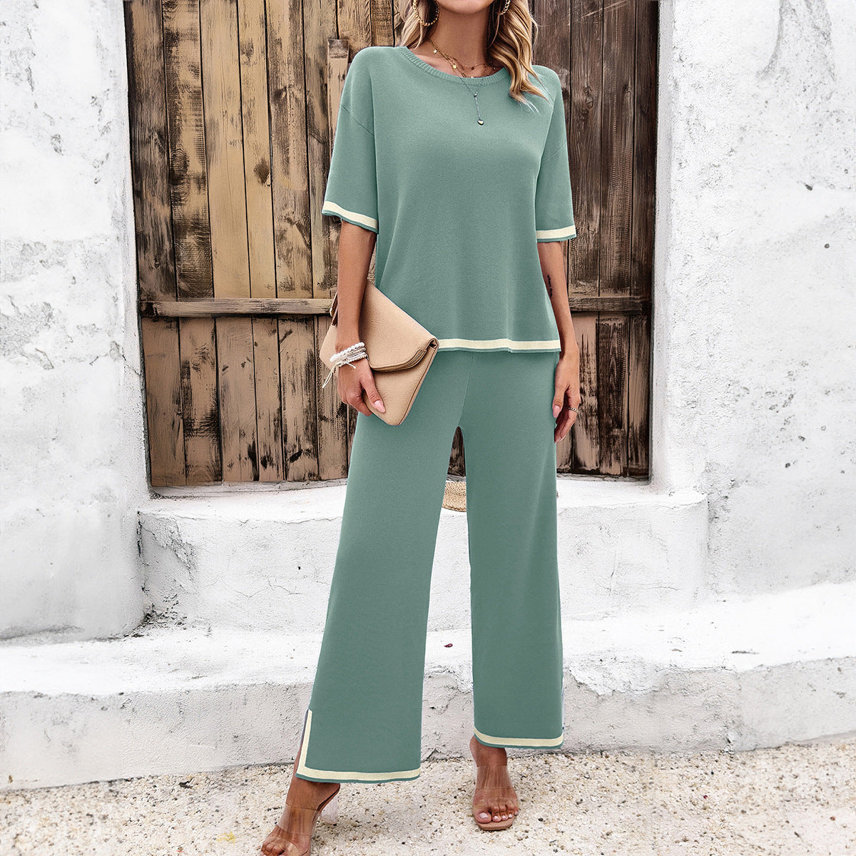 Set Feminin din 2 Piese: Tricou Fentă + Pantaloni Largi -