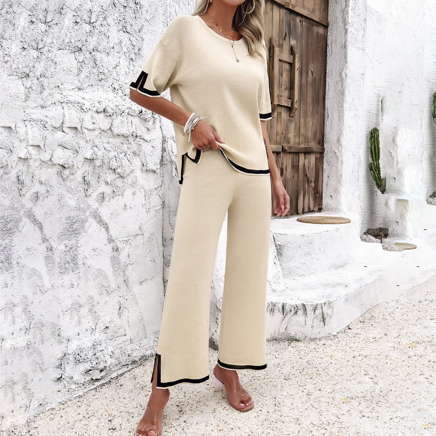 Set Feminin din 2 Piese: Tricou Fentă + Pantaloni Largi -
