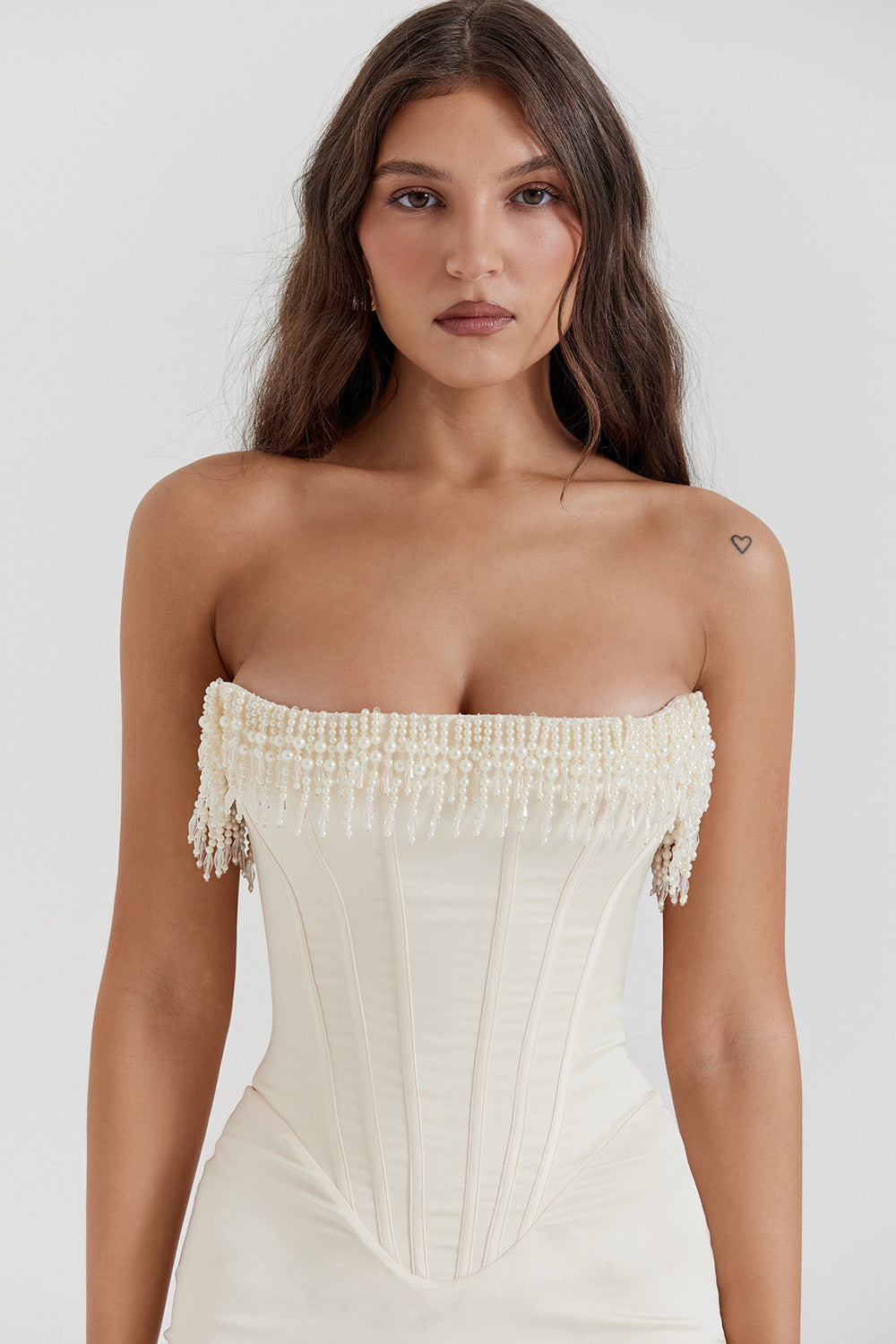 Rochie de Seară - Umeri Liberi, Decor Nervuri și Perle -