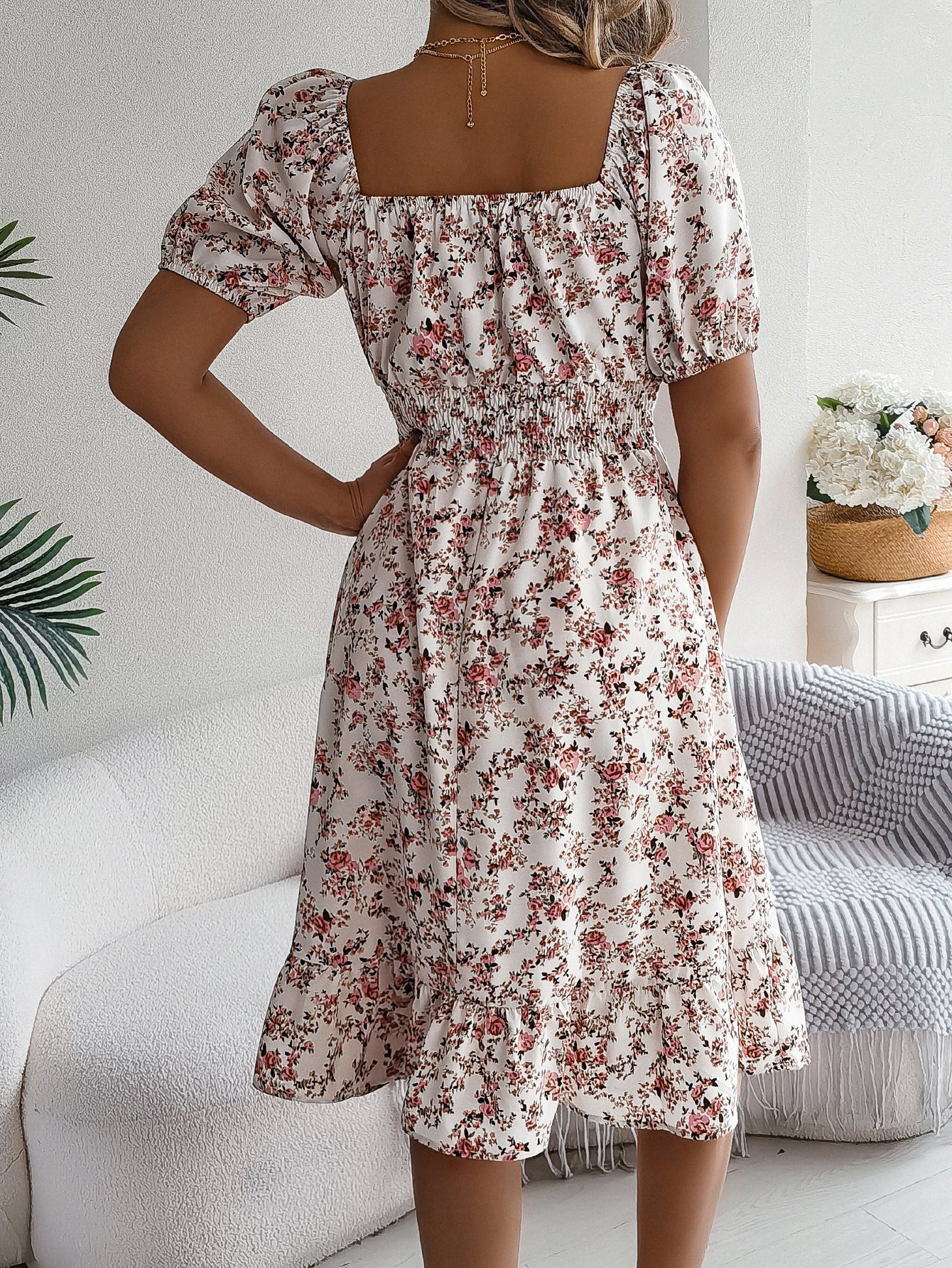 Rochie Vară Florală cu Volane și Guler Pătrat -
