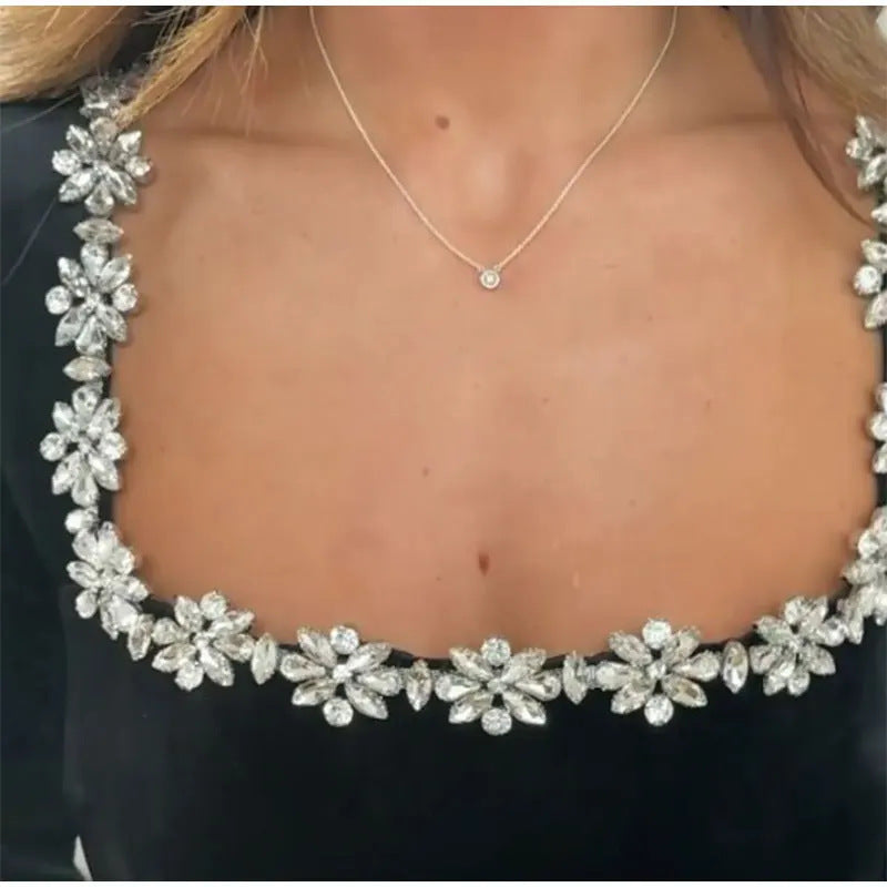 Rochie Scurtă Elegantă Evazată - Guler Pătrat, Mâneci Lungi, Flori Strass -