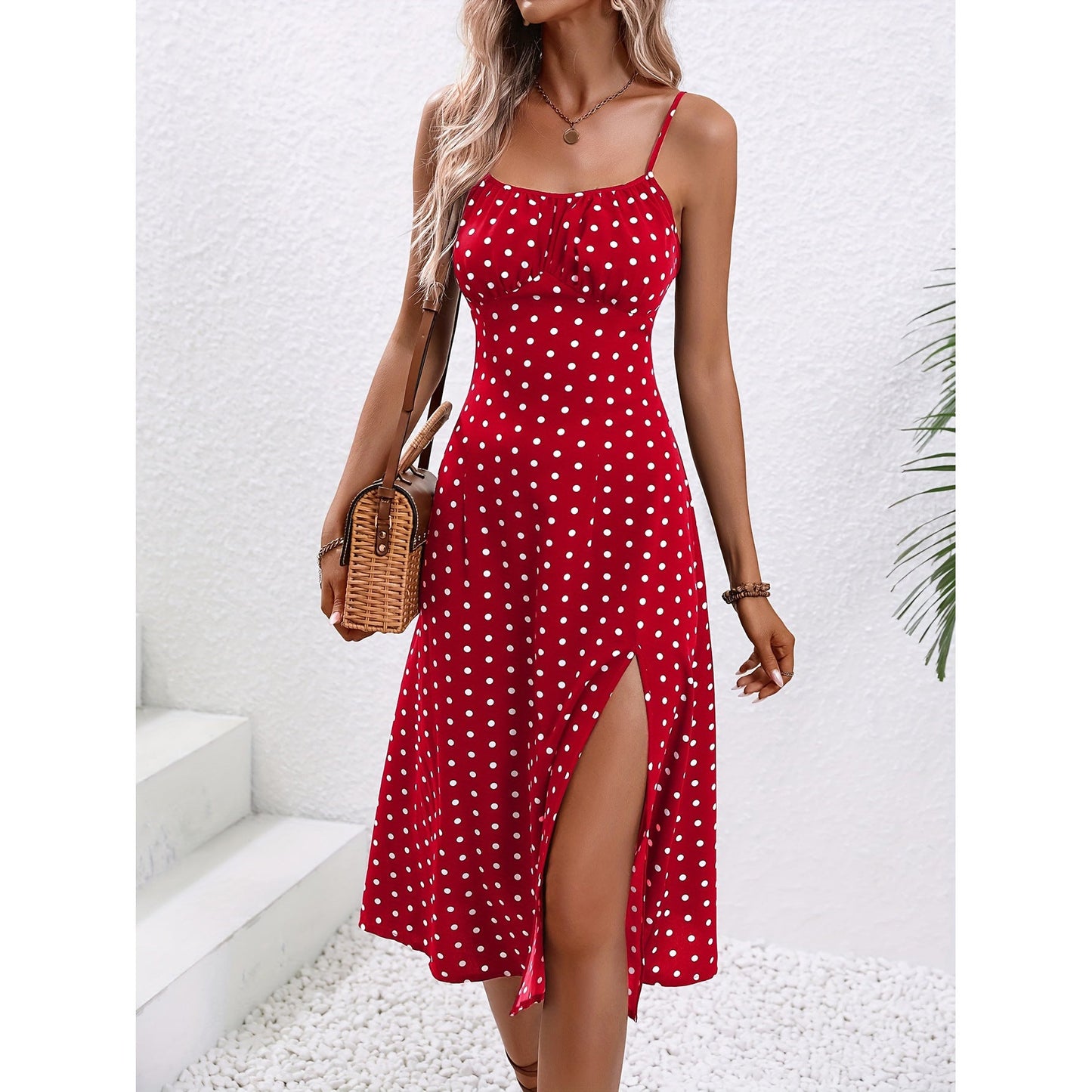 Rochie de Vară cu Suspender și Polka Dot - Material Ușor, Fentă Laterală -