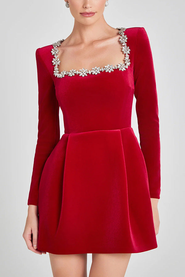 Rochie Scurtă Elegantă Evazată - Guler Pătrat, Mâneci Lungi, Flori Strass -